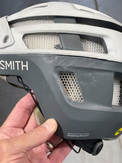 DamagedHelmet 400